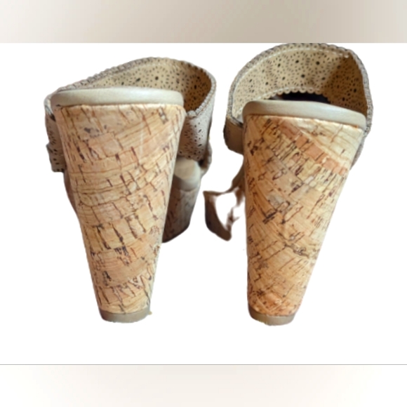 EUC Heart in D multi laser cut strap wedge heel tan faux leather scalloped edges - Picture 4 of 6